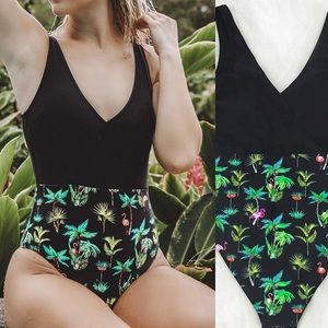 NWT CUPSHE Palm & Flamingo V-Neck 1-Piece - M